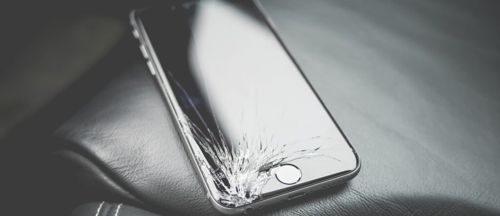 telefono con pantalla rota